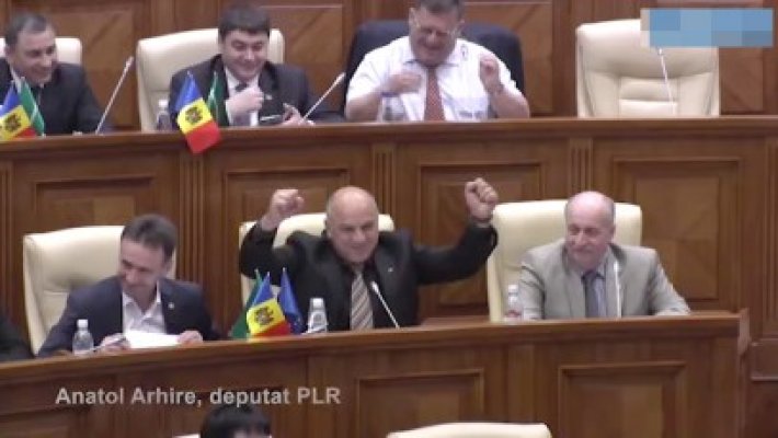Simona Halep, felicitată din plenul Parlamentului de la Chişinău